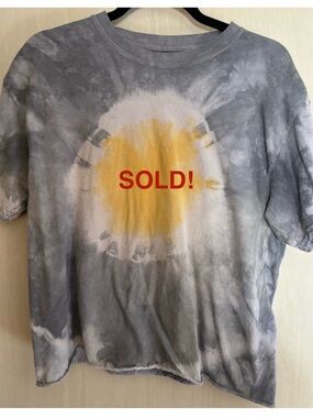 SUN-BURST ☀️ GRAY AND YELLOW TIE-DYE T-SHIRT